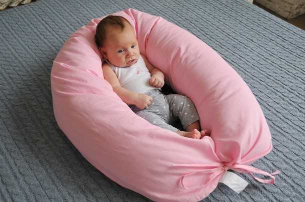 Подушка в форме банана предназначена для поддержания животика во время беременности Такую подушку приятно обнимать При покупке подушки-банана нужно