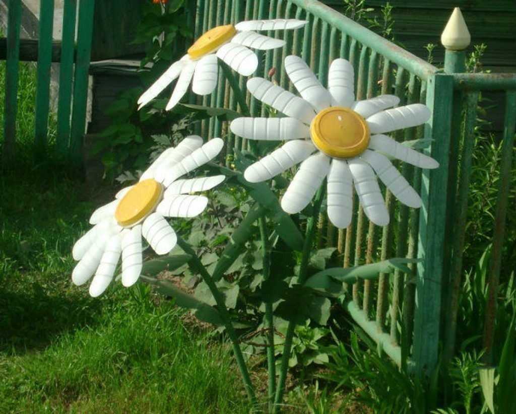 Поделки из пластиковых бутылок для дачи и сада: идеи, советы и 100 фото - decorwind