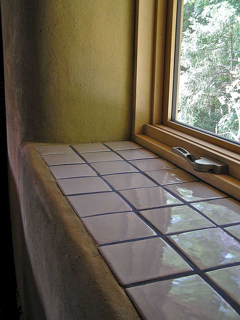 Откосы из керамогранита на окнах фото