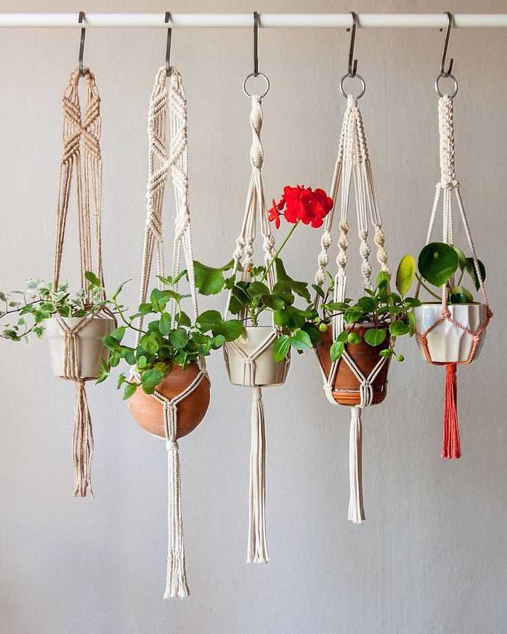 Кашпо подвесное своими руками макраме. Macrame Plant Hanger. Подвесное кашпо для цветов. Подвесить кашпо. Оригинальные подвесные кашпо.