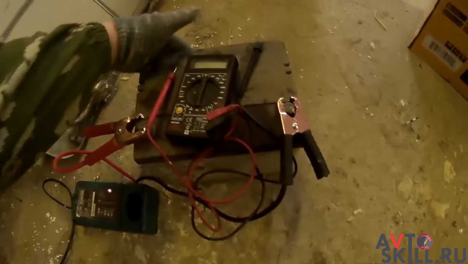 Как зарядить аккумулятор от шуруповерта без родного зарядного устройства