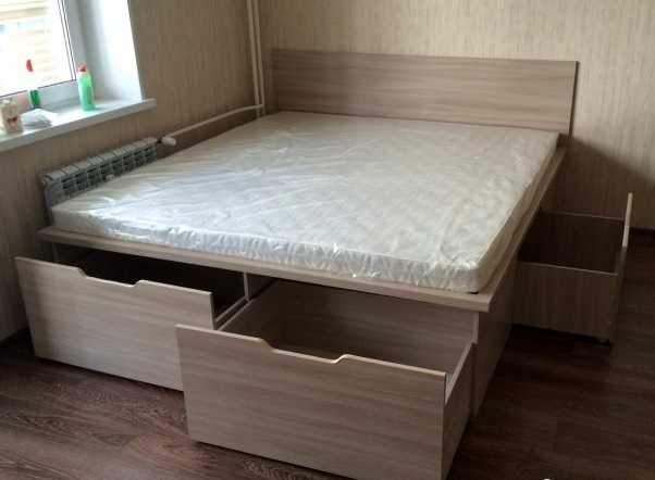 Кровать-подиум для спальни